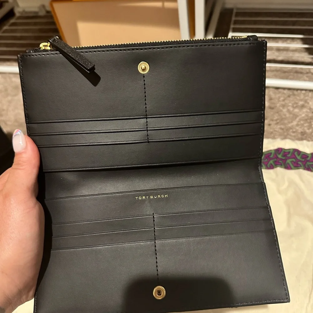 Tory Burch Willa Slim Envelope Wallet in Volcanic Black - Picture 2 of 3